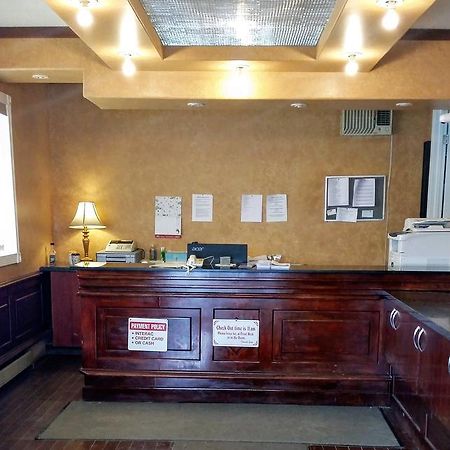 Alaskan Motel Fox Creek Екстериор снимка