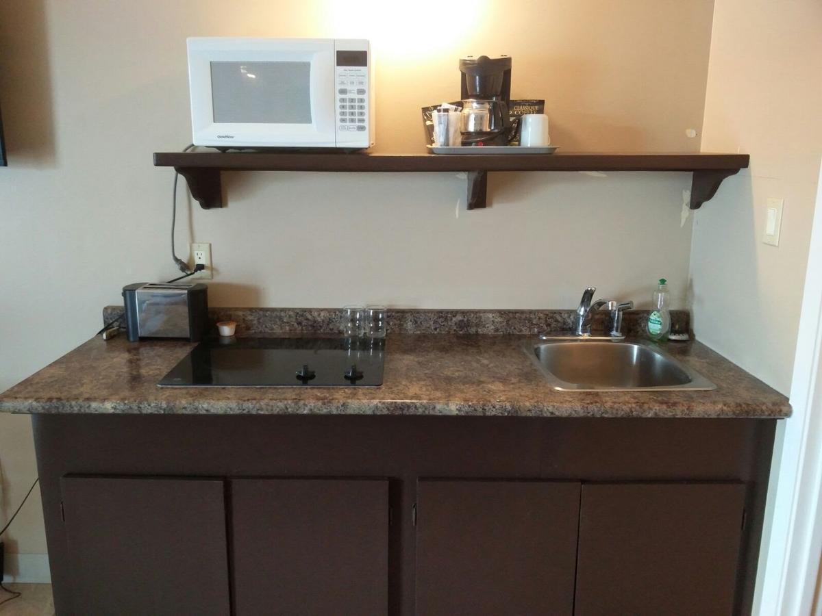 Alaskan Motel Fox Creek Екстериор снимка