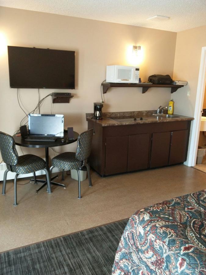 Alaskan Motel Fox Creek Екстериор снимка