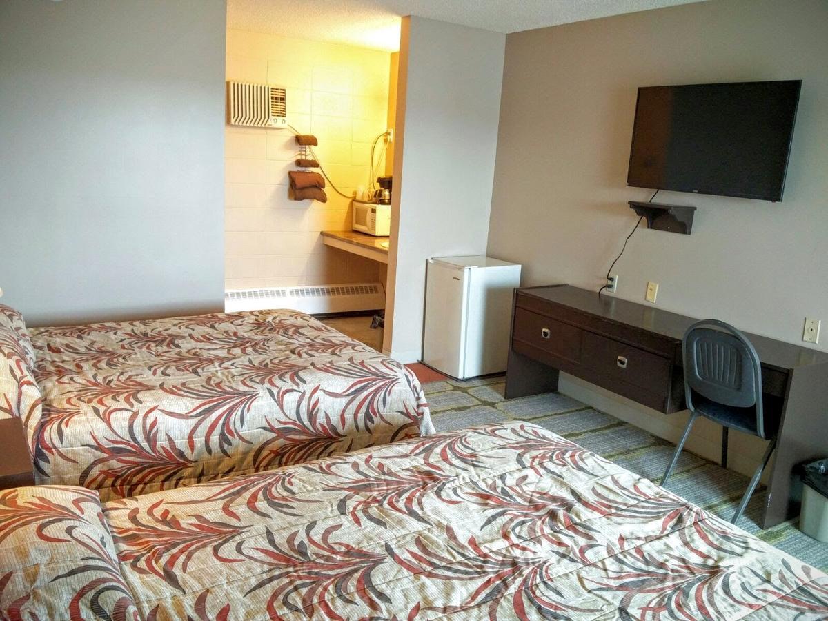 Alaskan Motel Fox Creek Екстериор снимка
