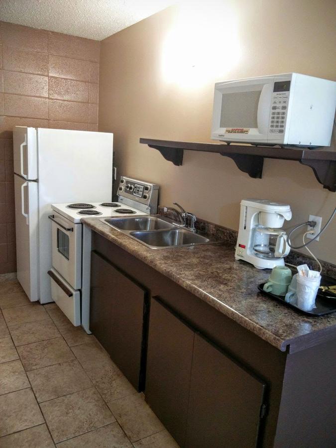 Alaskan Motel Fox Creek Екстериор снимка